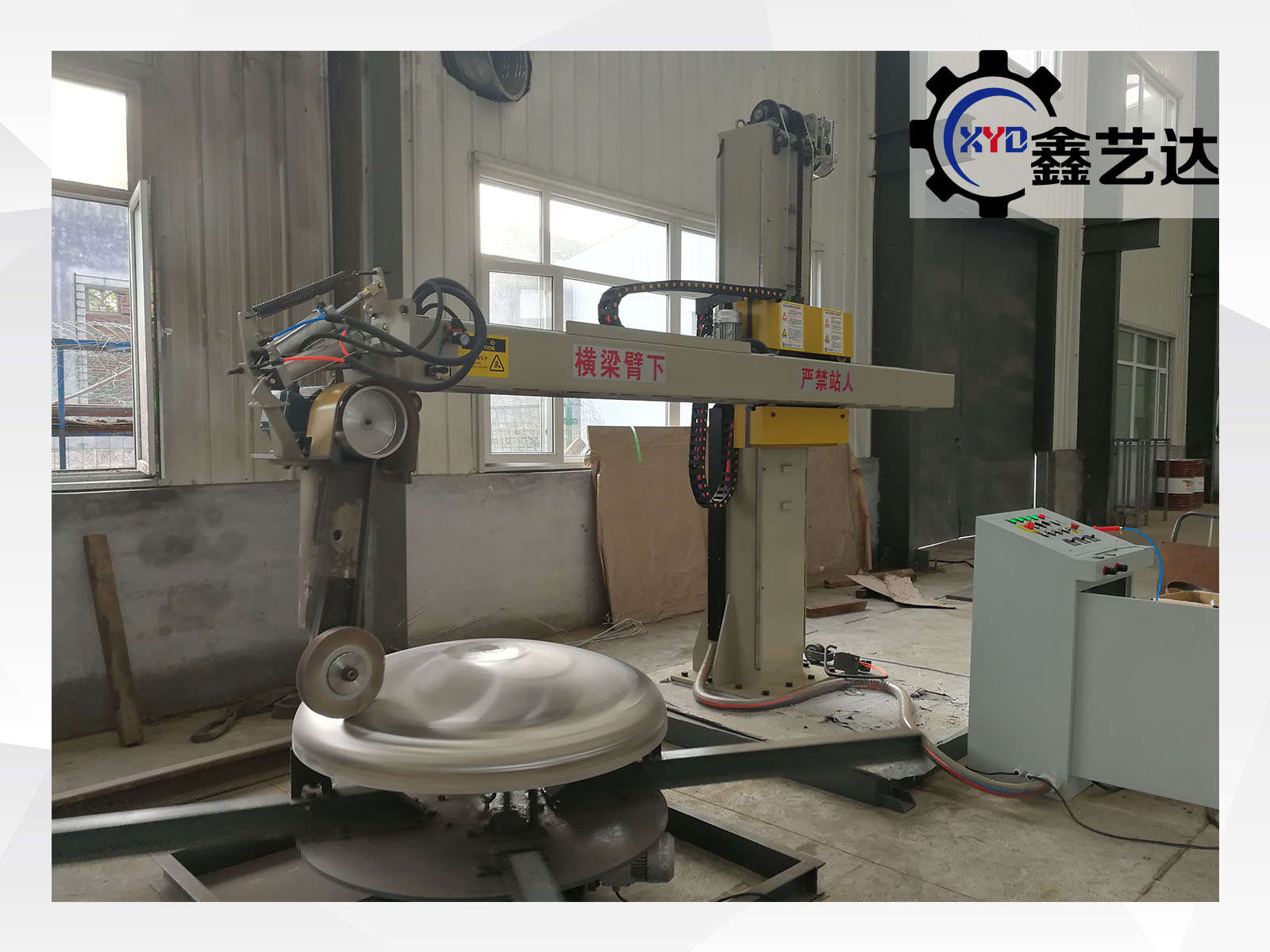 Metal dish grinding and buffing machine